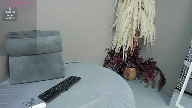 sienna glow online show from 17, 12, 2025