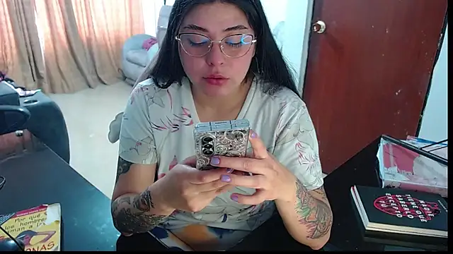 Snapshot of Hanna-11 chatting on 15, 10, 2025 Hanna-11 online show from 15, 10, 2025