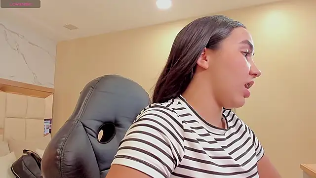 Snapshot of julieta_rosee chatting on 7, 10, 2025 julieta rosee online show from 7, 10, 2025