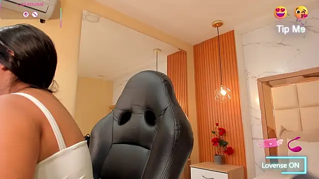 Snapshot of julieta_rosee chatting on 23, 10, 2025 julieta rosee online show from 23, 10, 2025