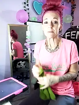 Snapshot of Purple2StayThnxx chatting on 13, 10, 2025 Purple2StayThnxx online show from 13, 10, 2025