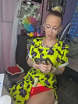 Snapshot of Purple2StayThnxx chatting on 31, 5, 2026 Purple2StayThnxx online show from 31, 5, 2026