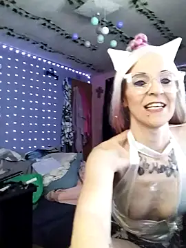 Snapshot of Purple2StayThnxx chatting on 8, 6, 2026 Purple2StayThnxx online show from 8, 6, 2026