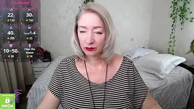 hunters woman online show from 8, 10, 2025