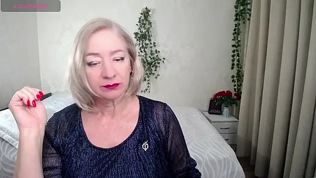 hunters woman online show from 30, 11, 2025