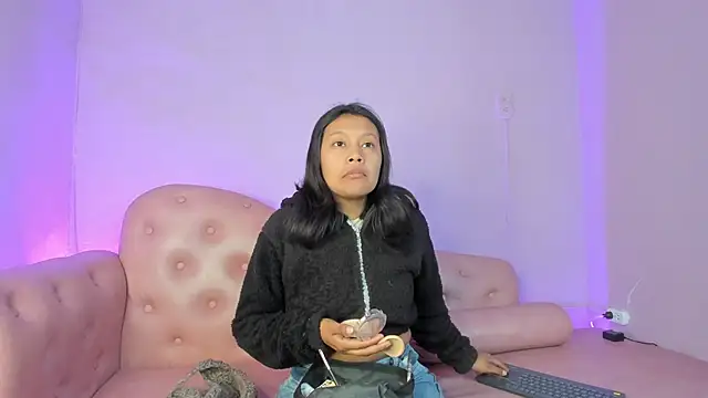 Dulce Pettit online show from 10, 9, 2025