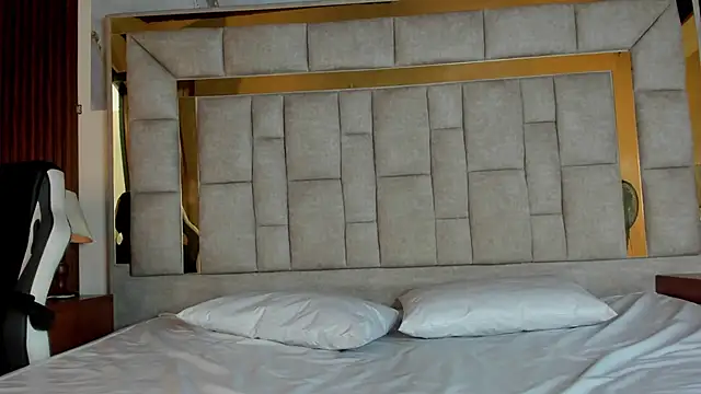 Dulce Pettit online show from 10, 10, 2025