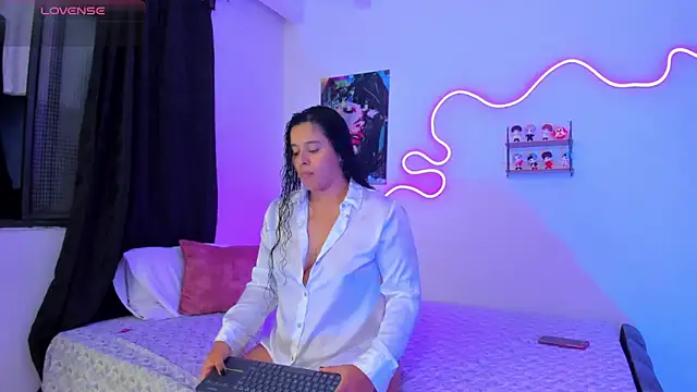 Dilan and Mia online show from 7, 11, 2025