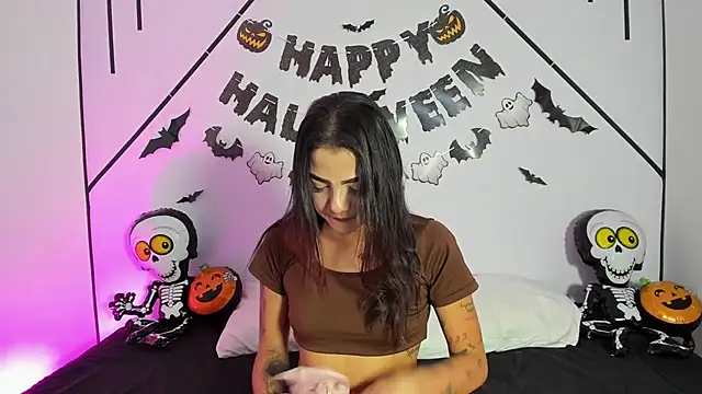 MiahCornell  online show from 1, 11, 2025