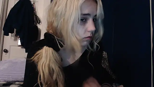 Snapshot of RubySmoke chatting on 4, 10, 2025 RubySmoke online show from 4, 10, 2025