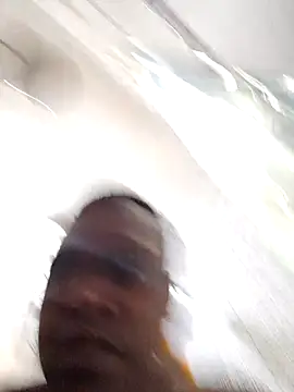 Moet Chandon online show from 20, 11, 2025