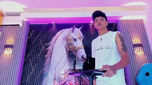 Dominic Max  online show from 10, 11, 2025