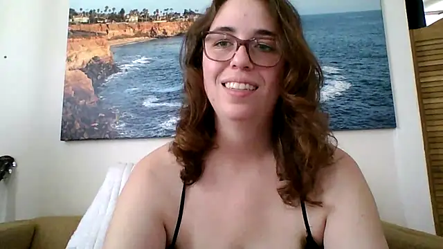 Snapshot of sweetsocalgirl chatting on 19, 5, 2026 sweetsocalgirl online show from 19, 5, 2026