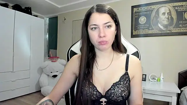 EmiLovsi online show from 10, 10, 2025