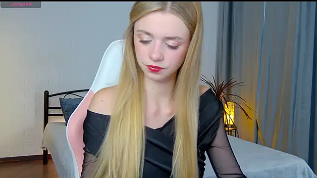 KelsiWest online show from 16, 9, 2025