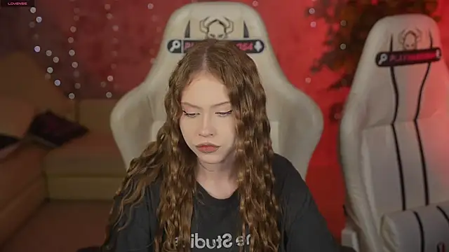 Snapshot of Esmie_Smile chatting on 27, 7, 2026 Esmie Smile online show from 27, 7, 2026
