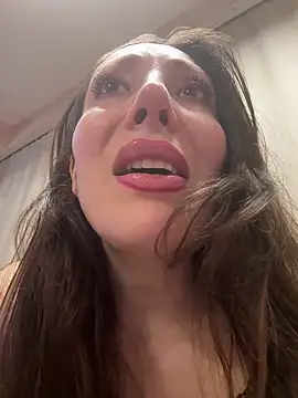 HellaryTourent online show from 2, 2, 2026