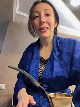 HellaryTourent online show from 6, 2, 2026