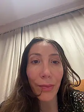 HellaryTourent online show from 10, 2, 2026