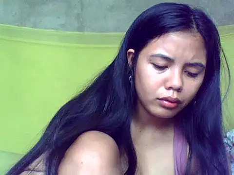 Snapshot of sweet_heaven00 chatting on 17, 10, 2025 sweet heaven00 online show from 17, 10, 2025