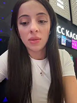Yesmoree online show from 8, 9, 2025