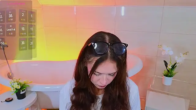 Snapshot of Adetta chatting on 16, 9, 2025 Adetta online show from 16, 9, 2025