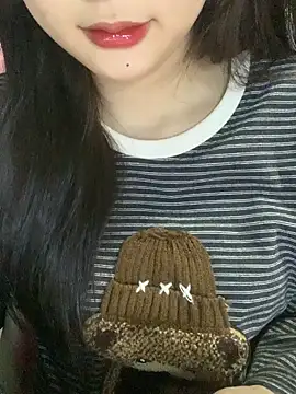 Snapshot of Linhtruong_ chatting on 15, 12, 2025 Linhtruong online show from 15, 12, 2025