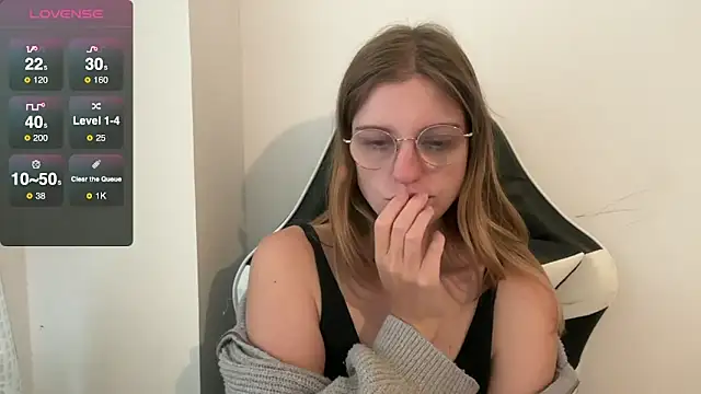 BustyKellyXXX online show from 17, 9, 2025