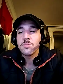 Snapshot of JuicyBigcock@xh chatting on 3, 3, 2026 JuicyBigcockxh online show from 3, 3, 2026