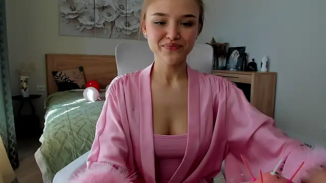 Snapshot of flooora_0 chatting on 12, 5, 2026 flooora 0 online show from 12, 5, 2026