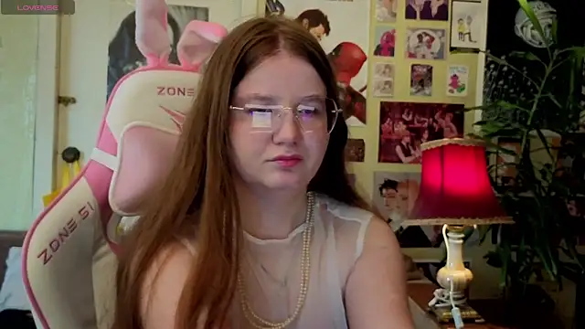 Sienna-Cow online show from 10, 10, 2025