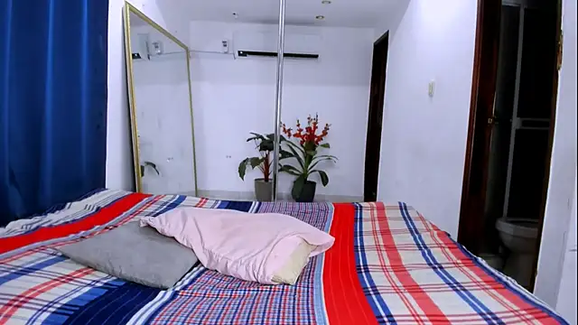 nahomy ryans online show from 20, 12, 2025