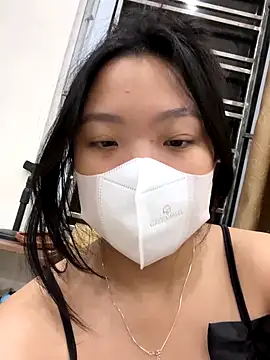 Snapshot of Thuylinh05 chatting on 11, 10, 2025 Thuylinh05 online show from 11, 10, 2025