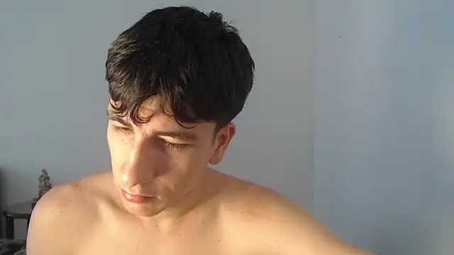 Snapshot of younewmaster chatting on 1, 10, 2025 younewmaster online show from 1, 10, 2025