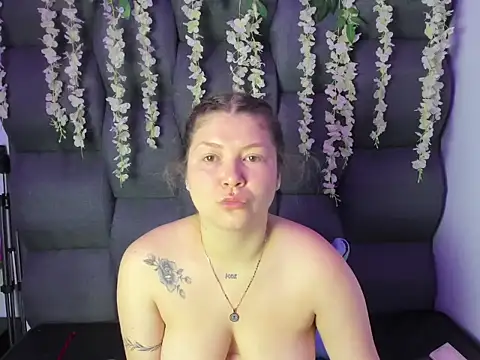 JuliettaRousse69 online show from 4, 2, 2026