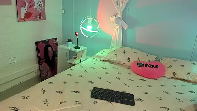 Hannahpage online show from 28, 10, 2025