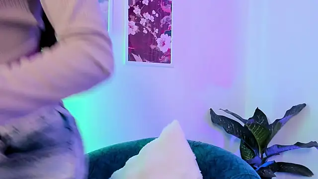 canelleGarces online show from 14, 10, 2025