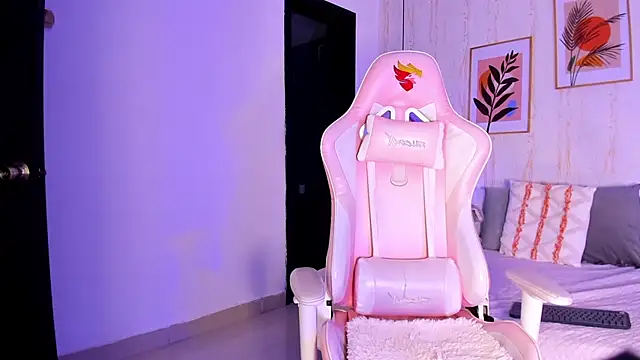 Ayleen Dunkan online show from 4, 11, 2025