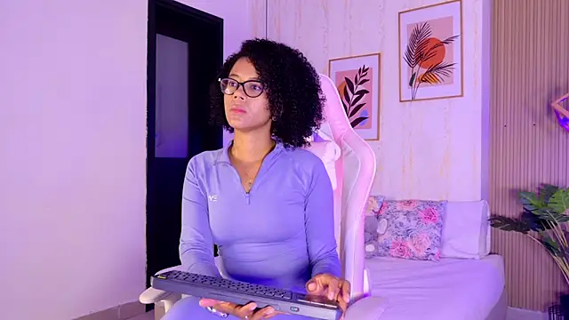 Ayleen Dunkan online show from 3, 3, 2026