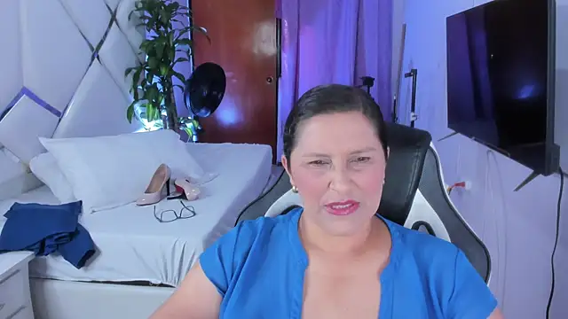 KikaDuque online show from 11, 11, 2025