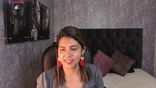 scarletbaker  online show from 28, 9, 2025