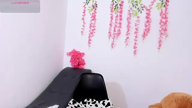 Snapshot of scarletbaker_ chatting on 9, 5, 2026 scarletbaker online show from 9, 5, 2026
