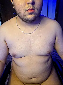 Snapshot of kit_hott chatting on 4, 7, 2026 kit hott online show from 4, 7, 2026