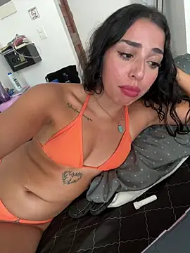 sweetbrunette22 online show from 24, 6, 2026