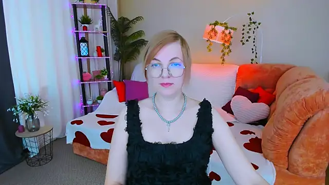 Snapshot of YourUniverser chatting on 9, 6, 2026 YourUniverser online show from 9, 6, 2026