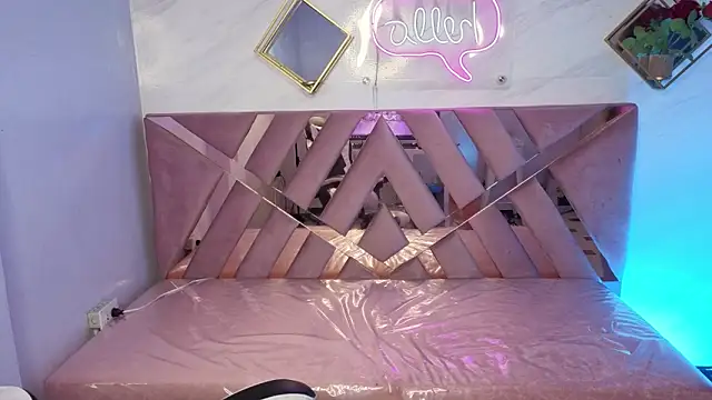 Luna Star v online show from 26, 11, 2025