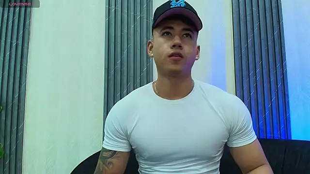 Snapshot of Draven_Marceaux chatting on 8, 7, 2026 Draven Marceaux online show from 8, 7, 2026