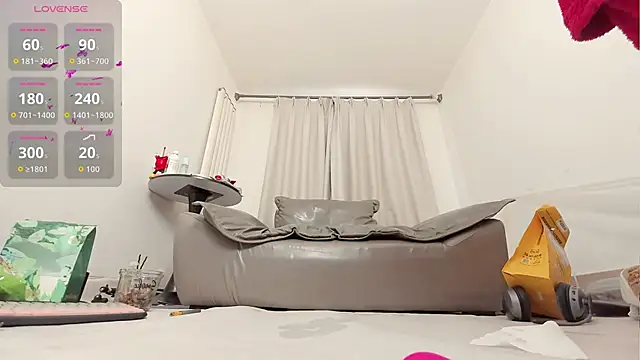 Snapshot of fox-yiyi chatting on 18, 10, 2025 fox-yiyi online show from 18, 10, 2025