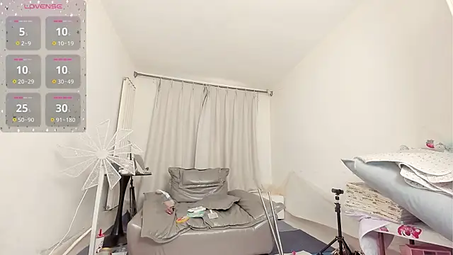 Snapshot of fox-yiyi chatting on 14, 11, 2025 fox-yiyi online show from 14, 11, 2025