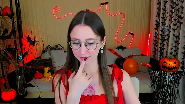 YourLovellyStory online show from 23, 10, 2025